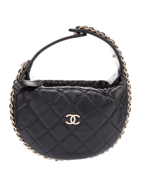 chanel piuch|chanel pouch with chain.